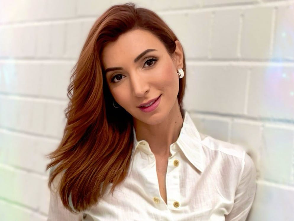 Moderatorin Kira Alin moderiert das ProSieben-Format «Newstime». Sie geht offen damit um, dass sie im Körper eines Jungen geboren wurde.