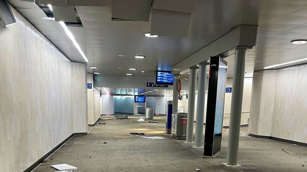 Bei den Ausschreitungen nach dem Cup-Spiel FC Winterthur gegen FC Servette wurde unter anderem eine Unterführung im Bahnhof Winterthur beschädigt.