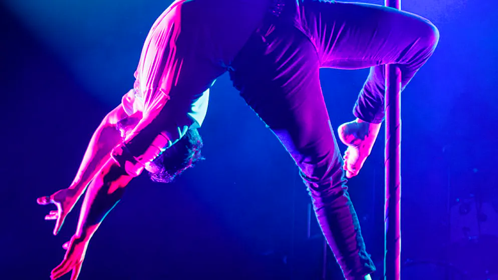 Zwischen Tanz, Kontorsion und Kraftübung an der schwebenden Stange: Quinton Lopez aus den USA wird am Basler Zirkus-Nachwuchsfestival Young Stage sein Können zeigen.