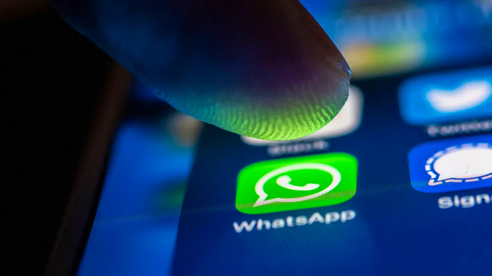 Italia. Spiare i messaggi di WhatsApp è reato e si rischia fino a 10 anni di carcere