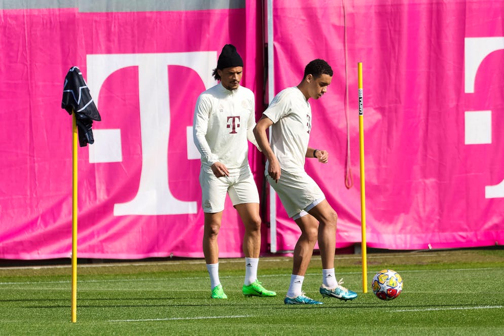 Leroy Sané (links) und Jamal Musiala am Montag im Bayern-Training. Beide waren zuletzt angeschlagen.