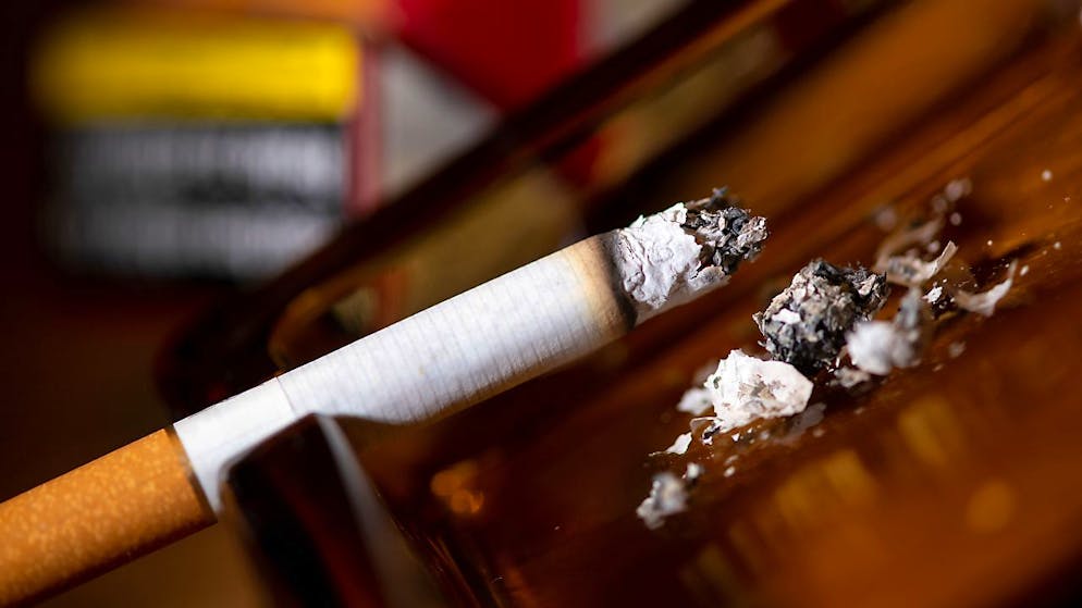 Eine glühende Zigarette war Ursache für den Brand in der Stadt Luzern von Ende Januar. (Symbolbild)