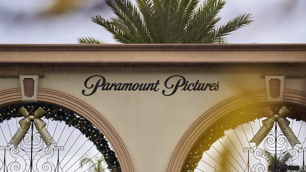 Von Paramount kamen fesselnde Blockbuster wie "Der Pate" - jetzt sorgt der Hollywood-Konzern mit einem Verkaufs-Krimi selbst für Drama. Am Montag wurde der langjährige Chef Bob Bakish inmitten von Verkaufsverhandlungen durch ein Manager-Trio ersetzt. (Archivbild)