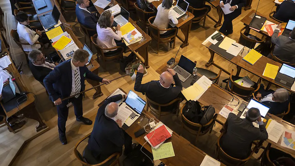 Der St. Galler Kantonsrat streicht in der Aufräumsession das bisherige Alkoholausschankverbot in Badeanstalten. (Archivbild)