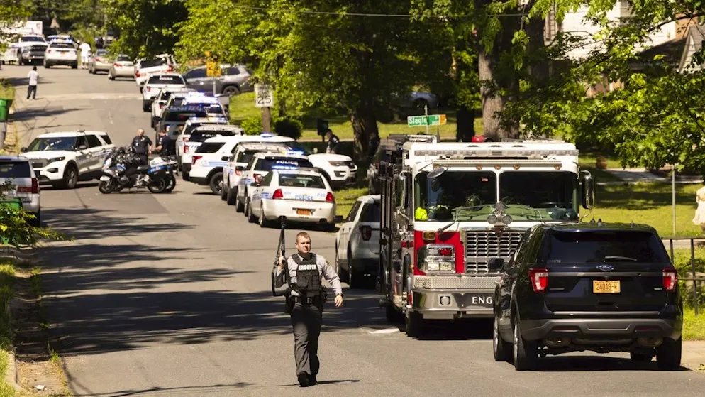 Sicherheitskräfte und Feuerwehr in Einsatz in Charlotte nach einer Schiesserei zwischen einem Mann und der Polizei. (29. April 2024)