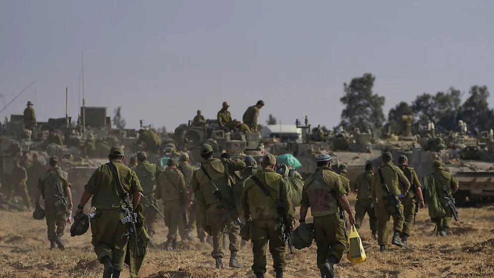 Des soldats israéliens sur un terrain de rassemblement près de la frontière avec la bande de Gaza, dans le sud d'Israël. Trêve ou pas, leur premier ministre veut attaquer Rafah.