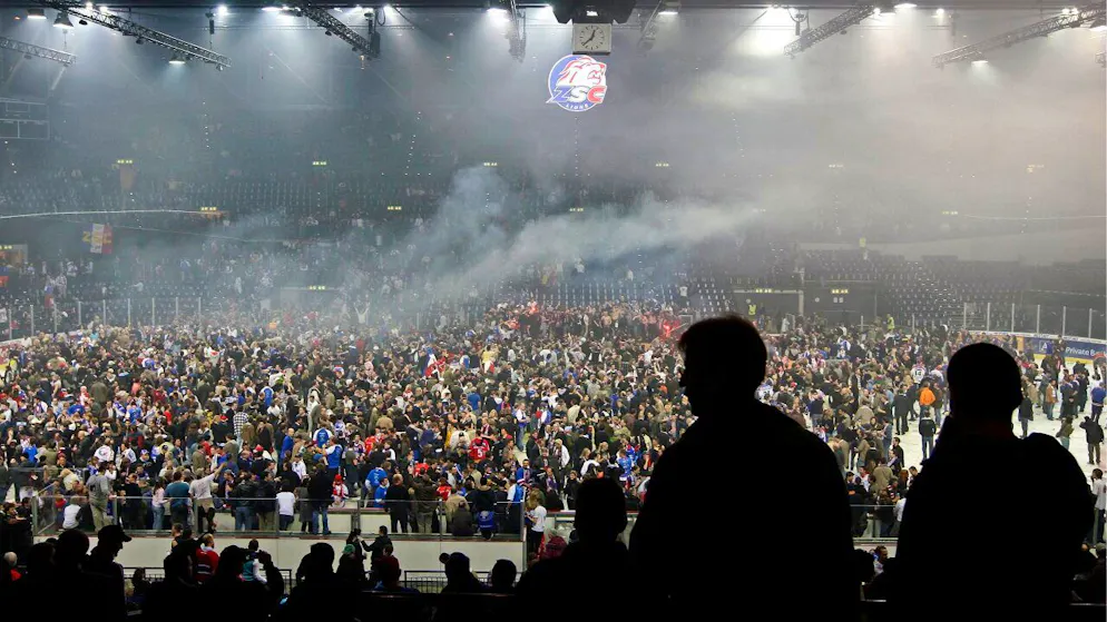 Alles spricht für die ZSC Lions – oder Lausanne - Gallery. Letztmals feierte der ZSC 2008 einen Meistertitel vor eigenem Publikum - damals noch im Hallenstadion