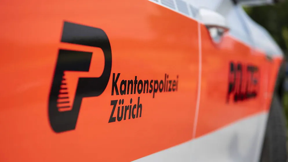 Bei einem Zusammenstoss zogen sich ein Elektrovelofahrer und ein Motorradfahrer in Knonau schwere Verletzungen zu. (Symbolbild)