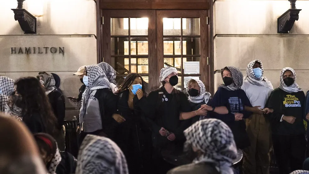 Propalästinensische Demonstrierende vor der Hamilton Hall an der Columbia University in Manhattan. (30. April 2024)