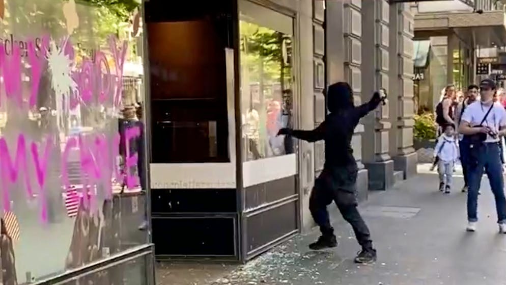 Ticker for May 1, 2024. 9 houses occupied +++ 7 people arrested +++ Police use tear gas