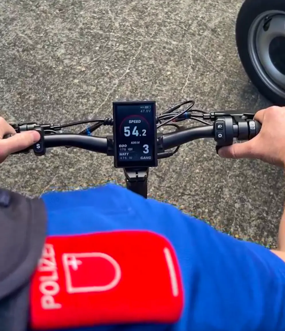 Einer der E-Scooter erreichte über 50 km/h. 