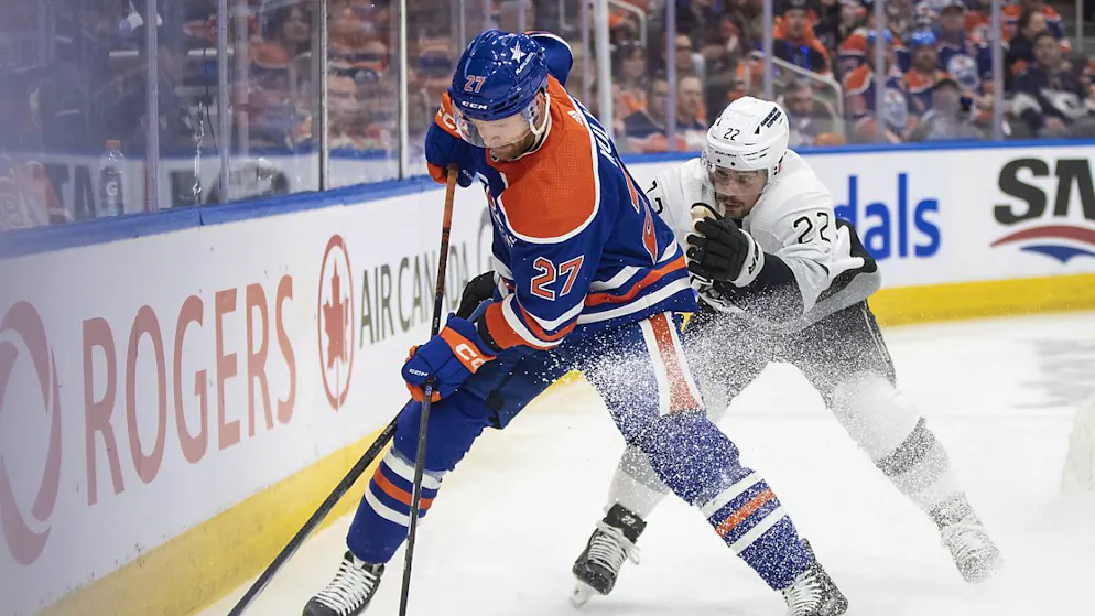 Ein Bild mit Symbolcharakter: Die Los Angeles Kings mit Kevin Fiala (Nummer 22) laufen den Edmonton Oilers hinterher.