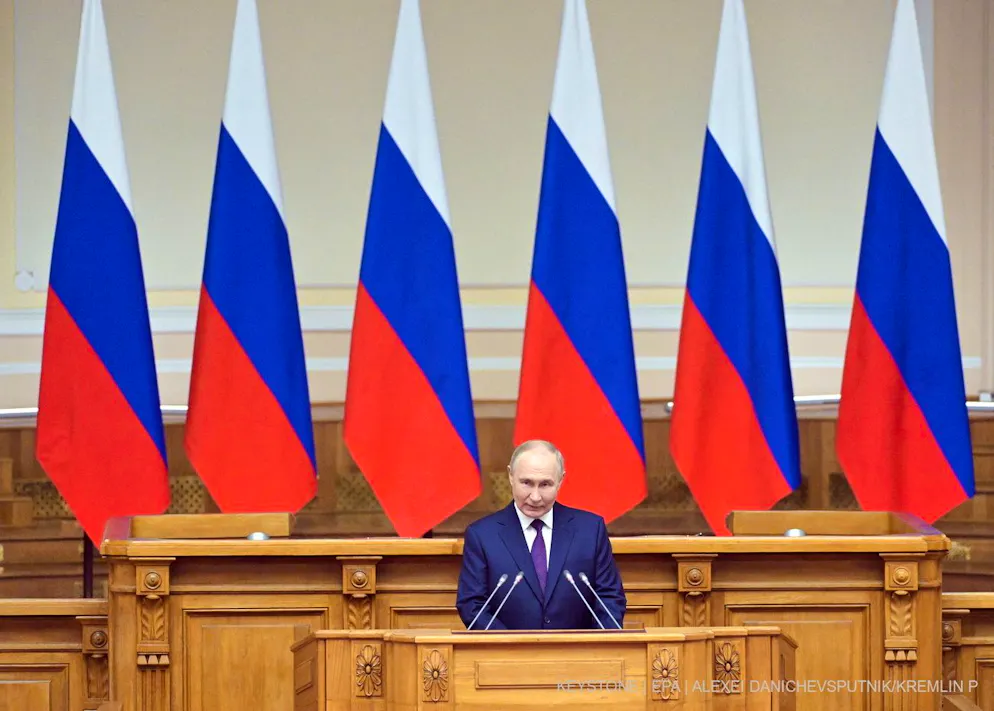 Russlands Präsident Wladimir Putin während einer Sitzung des Rates der Gesetzgeber Russlands im Taurischen Palast in St. Petersburg, am 26. April 2024.