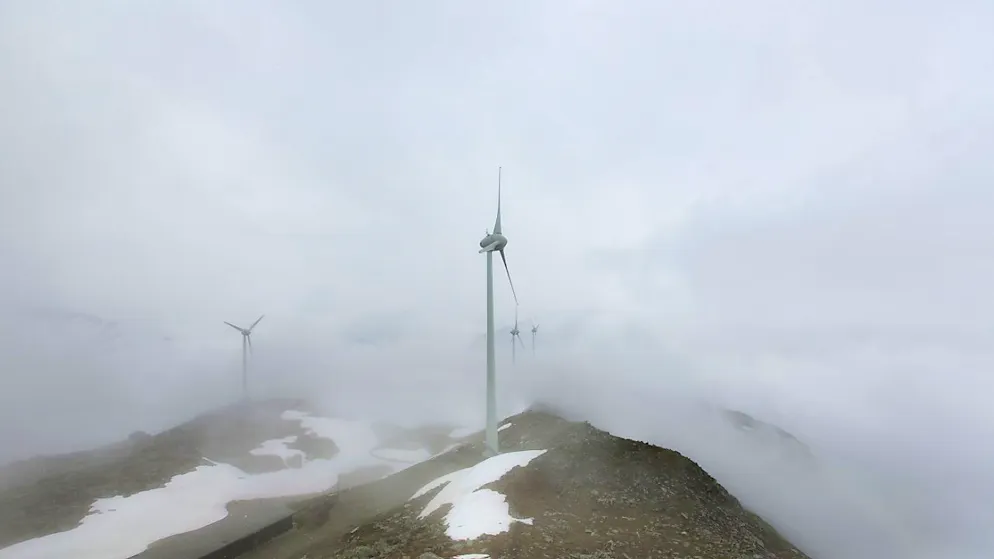 Blick auf den bestehenden, auf 2300 Meter über Meer gelegenen Windpark auf dem Gütsch bei Andermatt UR. (Archivaufnahme)