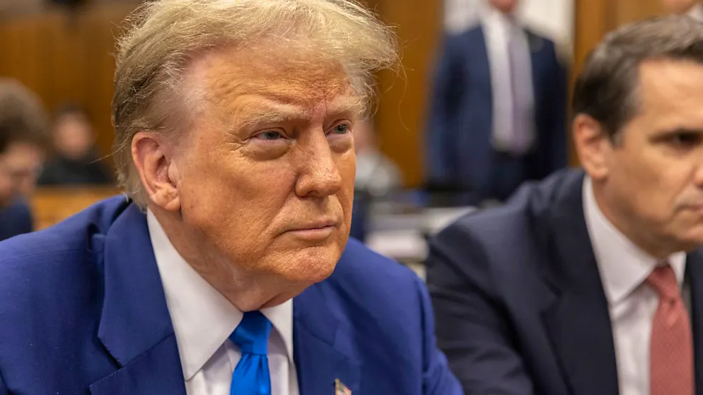 Donald Trump, ehemaliger Präsident der USA, erscheint vor seinem Prozess in Manhattan. Foto: Jeenah Moon/POOL Bloomberg/AP/dpa