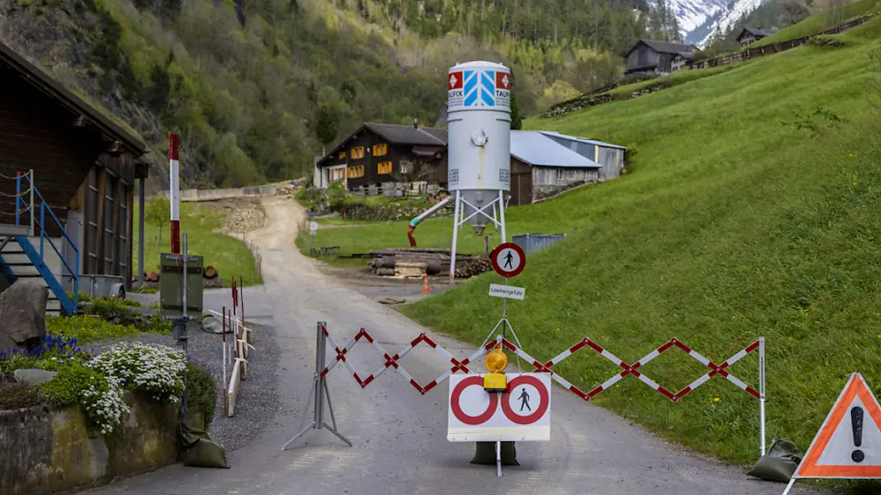 Am Samstagmorgen werden die Strassen im Ribital teilweise wieder geöffnet. Das Bild zeigt eine Aufnahme vom Montag, 29. April.