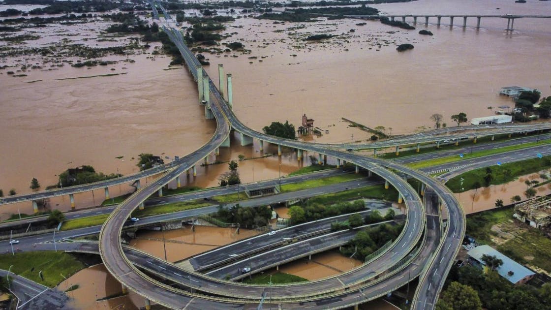 Mau tempo: Enchentes no sul do Brasil: pelo menos 56 pessoas mortas