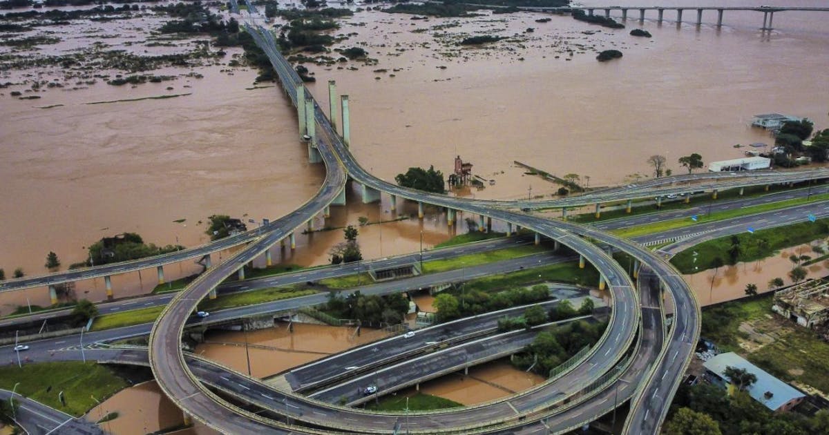 Mau tempo: Enchentes no sul do Brasil: pelo menos 56 pessoas mortas