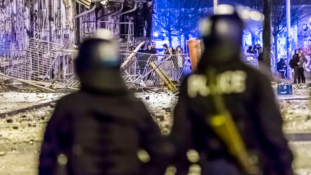 Vor der Berner Reitschule ist es in den letzten Jahren immer wieder zu Auseinandersetzungen zwischen Polizei und Randalierern gekommen. (Archivbild)