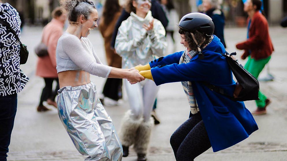 La Fête de la Danse tire sa révérence sur une participation record - Gallery. A Fribourg, un lâcher-prise en musique avec "Cosmix Dance".