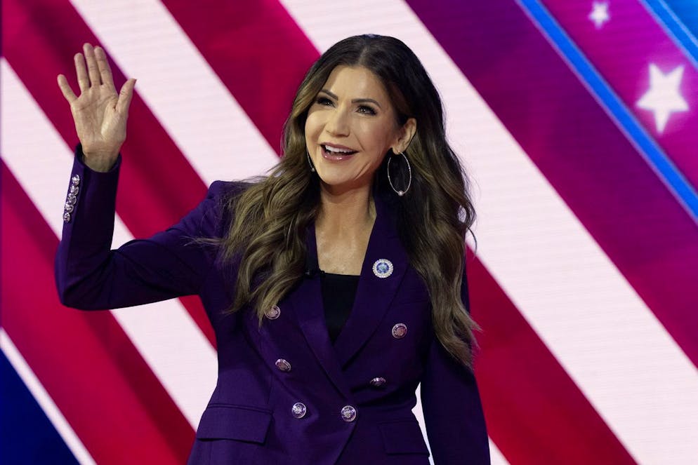 Die US-Republikanerin Kristi Noem steht für ihre radikale Positionen in der Kritik.