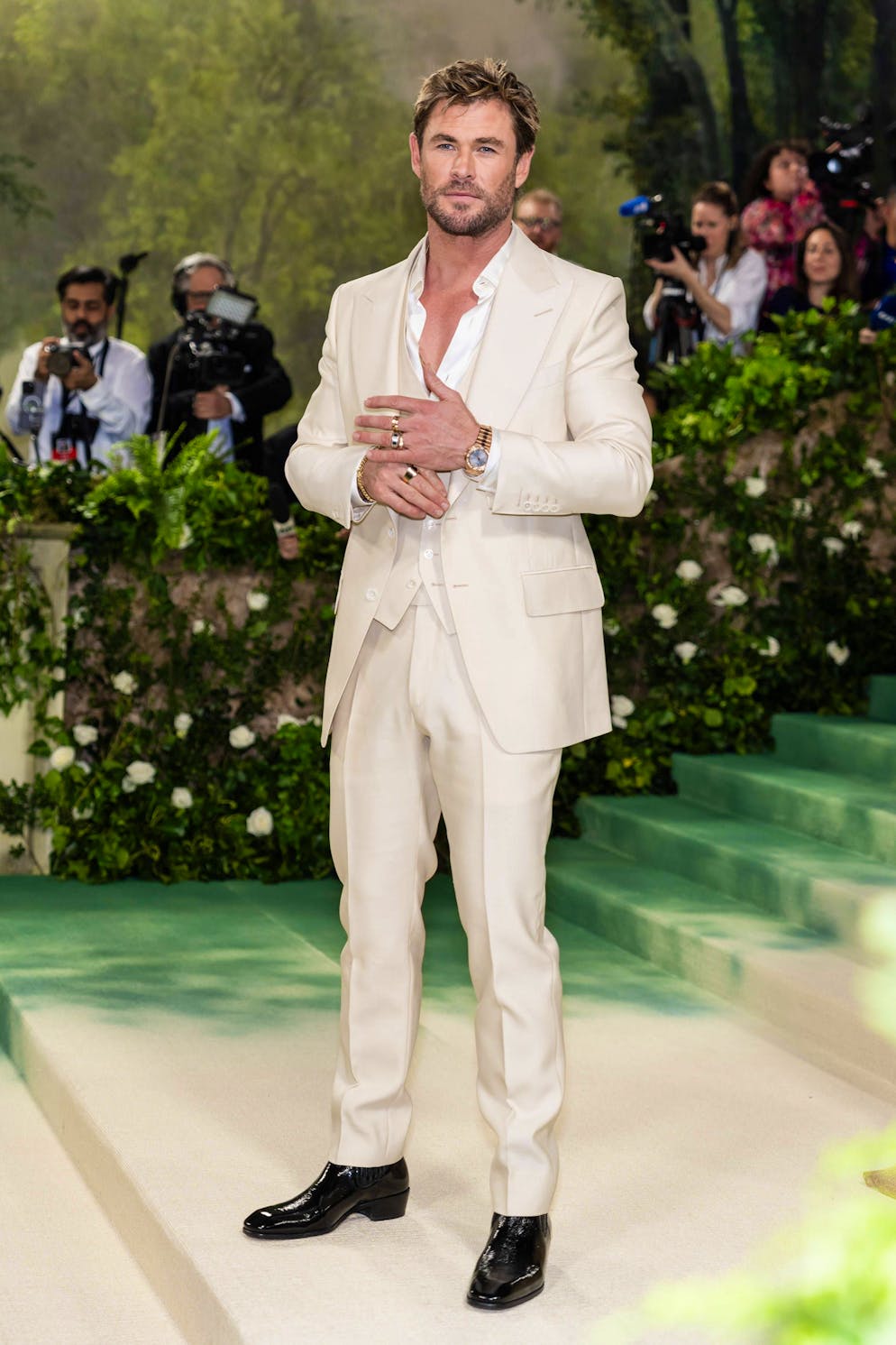 Die aufregendsten Looks der Met Gala. Zu dieser Riege durfte sich auch Chris Hemsworth zählen. Der «Thor»-Star setzte auf einen dreiteiligen Anzug von Tom Ford.