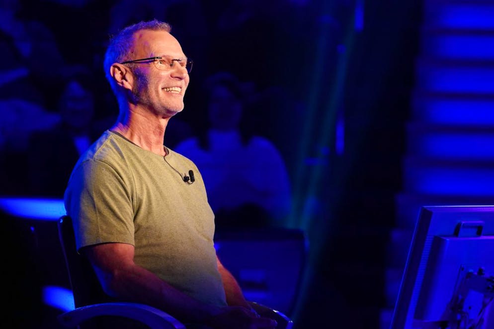 Jauch will Kandidatin verkuppeln – die schämt sich. Frank Schmidt, pensionierter Polizist aus Hamburg, erspielte 64'000 Euro.