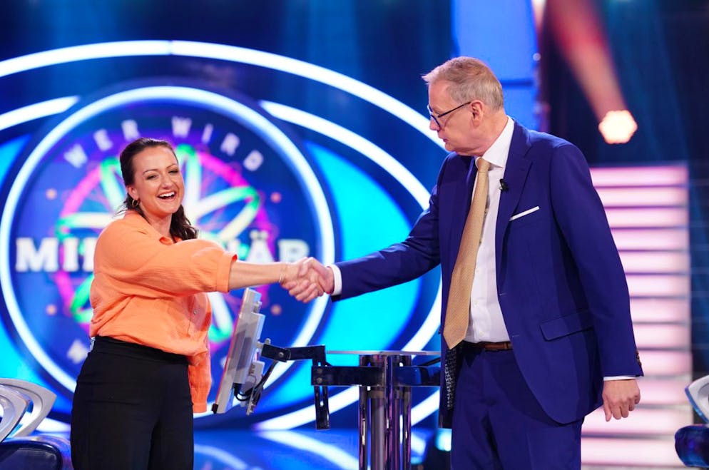 Jauch will Kandidatin verkuppeln – die schämt sich. Sandra Sengl aus Manching ging mit 8.000 Euro. Ob der Traummann sie im Fernsehen sah?