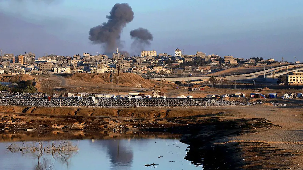 Rauch nach israelischen Luftangriffen nahe dem Grenzwall zwischen Rafah und Ägypten. (6. Mai 2024)