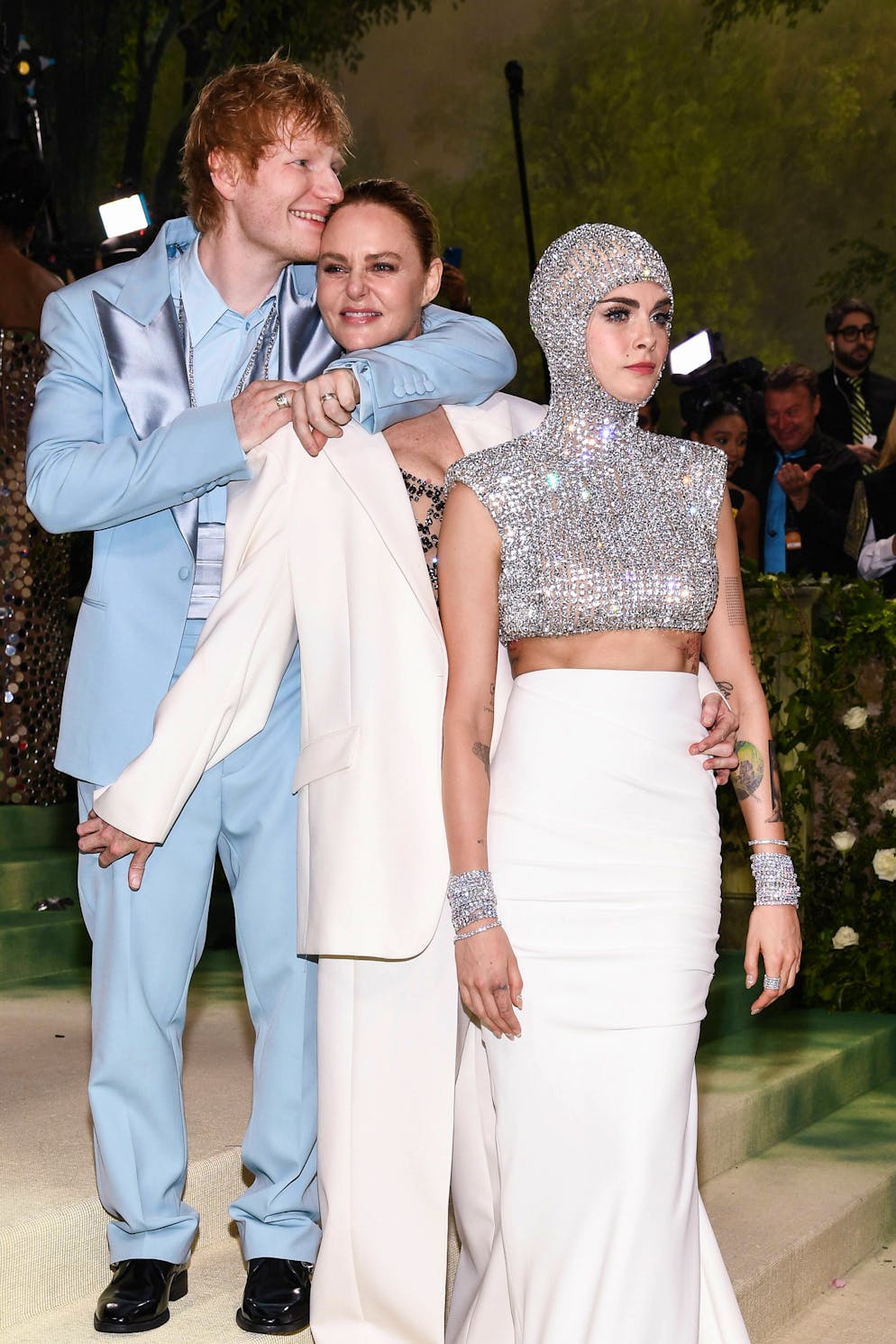 Die aufregendsten Looks der Met Gala. Ed Sheeran, Stella McCartney und Cara Delevingne an der Met Gala 2024.