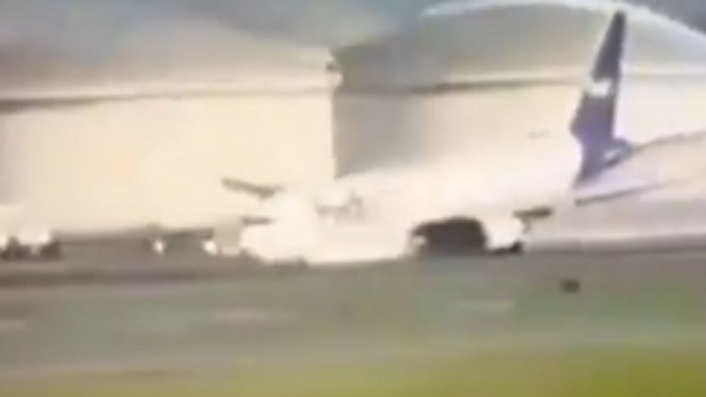 Schon wieder massive Probleme. Boeing-Flugzeug muss ohne Fahrwerk landen