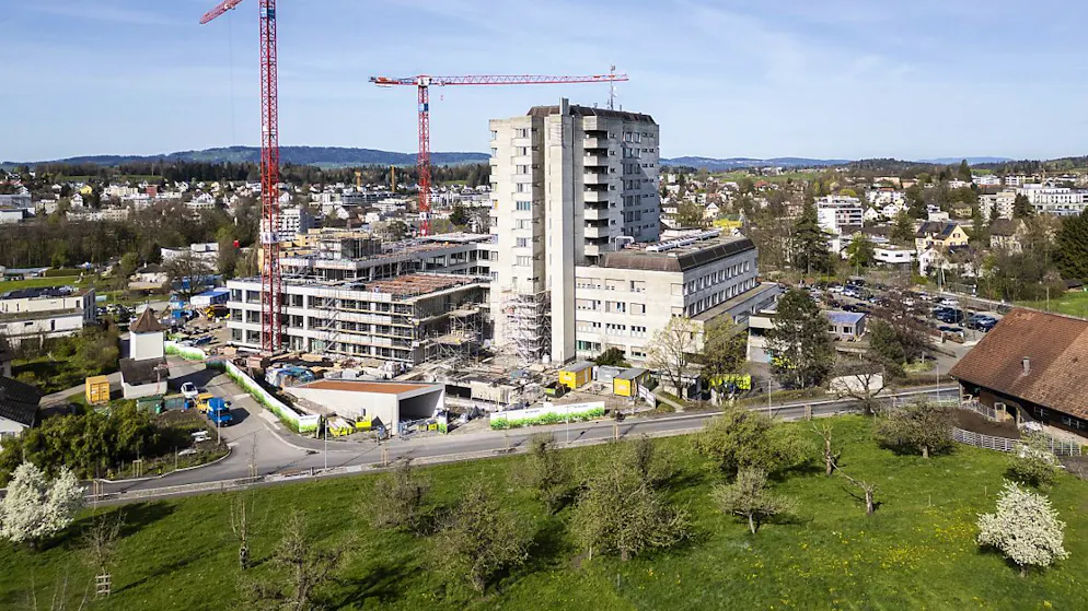 Die eigentlichen Bauarbeiten beim Spital Wetzikon werden derzeit nicht fortgesetzt: Die Generalunternehmerin hat den Vertrag gekündigt.