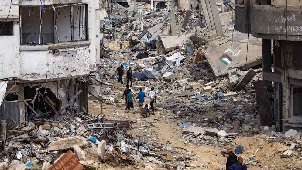 Palästinenser stellen auf den Ruinen ihrer Häuser in Chan Junis Zelte auf, nachdem sie von der israelischen Armee zum Verlassen von Rafah aufgefordert wurden. (7. Mai 2024)