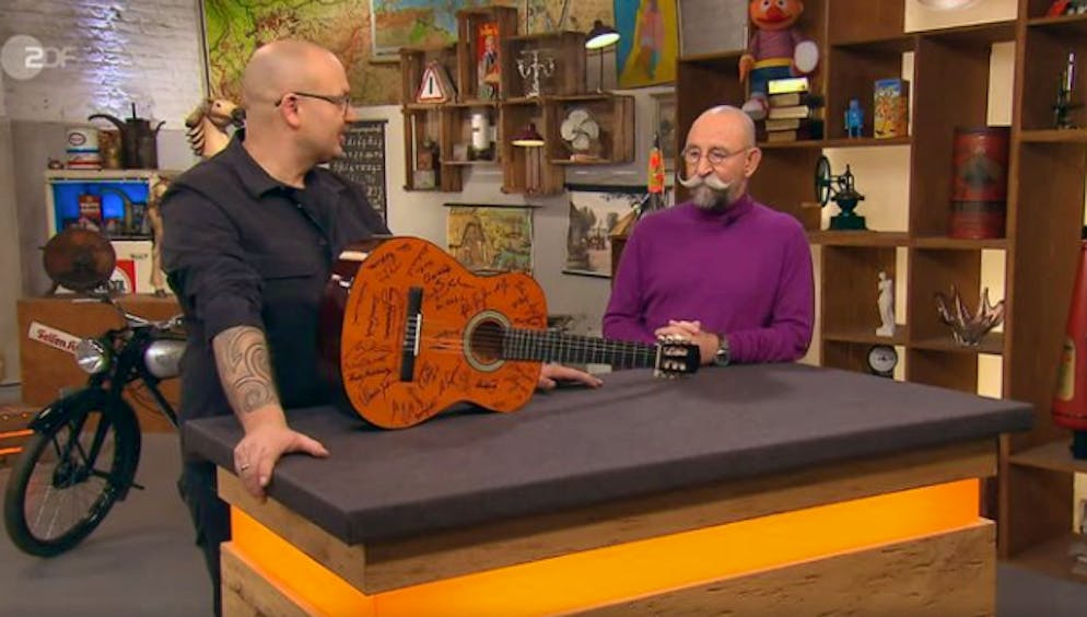 Die Gitarre von Peter aus Chur weckt in Moderator Horst Lichter Erinnerungen an seine Jugend, derweil sein «Bares für Rares»-Händlerteam sofort erkennt, welch kultiges Objekt der Kandidat in die TV-Show mitgebracht hat.