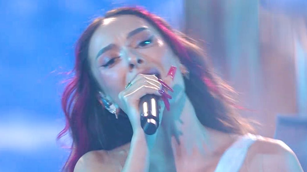 Eden Golan aus Israel wird während ihre ESC-Performance ausgepfiffen.