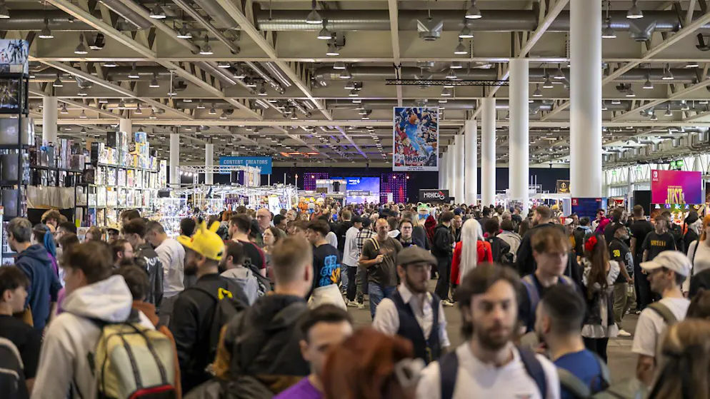 Comic-Prinzessinnen und Film-Monster in den Hallen der Messe Basel - Gallery. Der Publikumsaufmarsch war gleich zu Beginn der Fantasy Basel riesig.