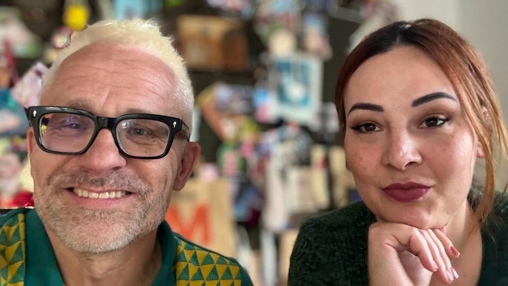 Und gleich los geht es: Monika Rufener und Bruno Bötschi halten dich mit Infos, Sprüchen und Lästereien zum ESC heute Abend auf dem Laufenden.