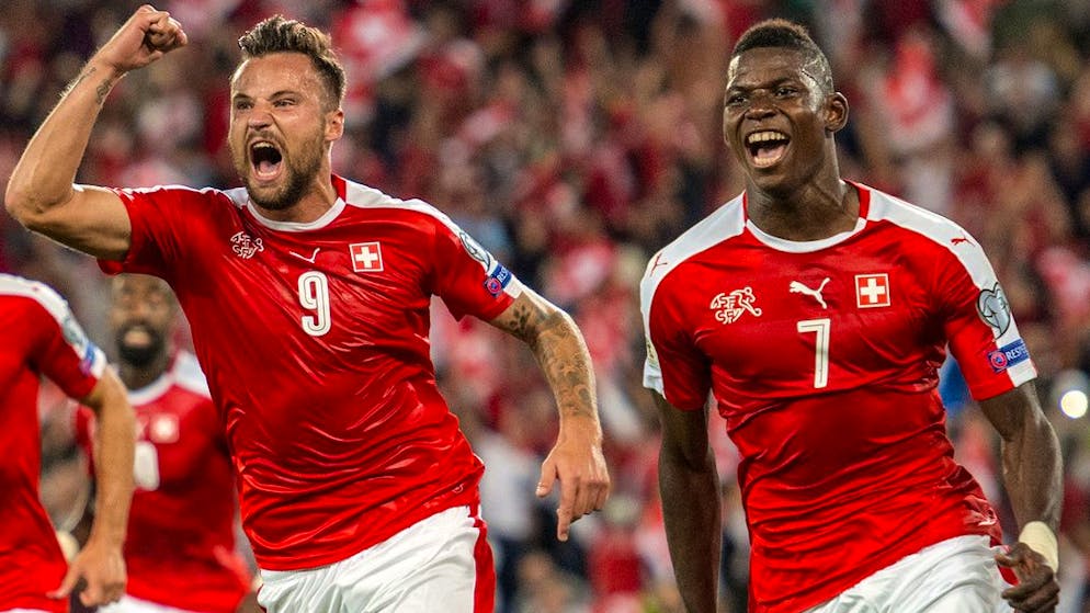 Haris Seferovic (sinistra) e Breel Embolo con la maglia della Nazionale svizzera nel 2016. (KEYSTONE/Ennio Leanza)