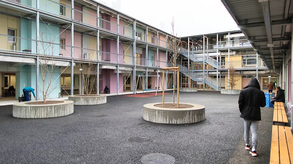 Il cortile interno del Centro federale d'asilo di Zurigo