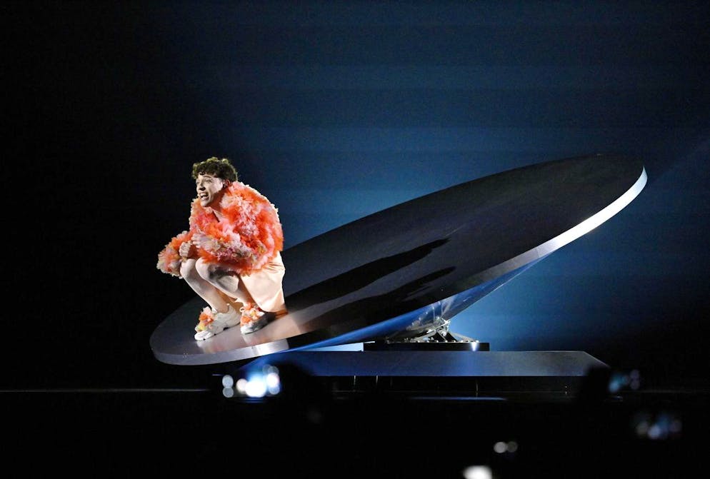 Nemo. Un momento dell'esibizione di Nemo con «The Code».