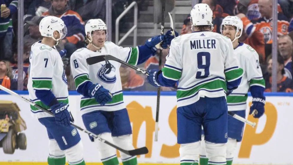 Dreimal durften die Canucks mit Pius Suter (rechts) eine Führung bejubeln, am Ende blieb aber die Enttäuschung.