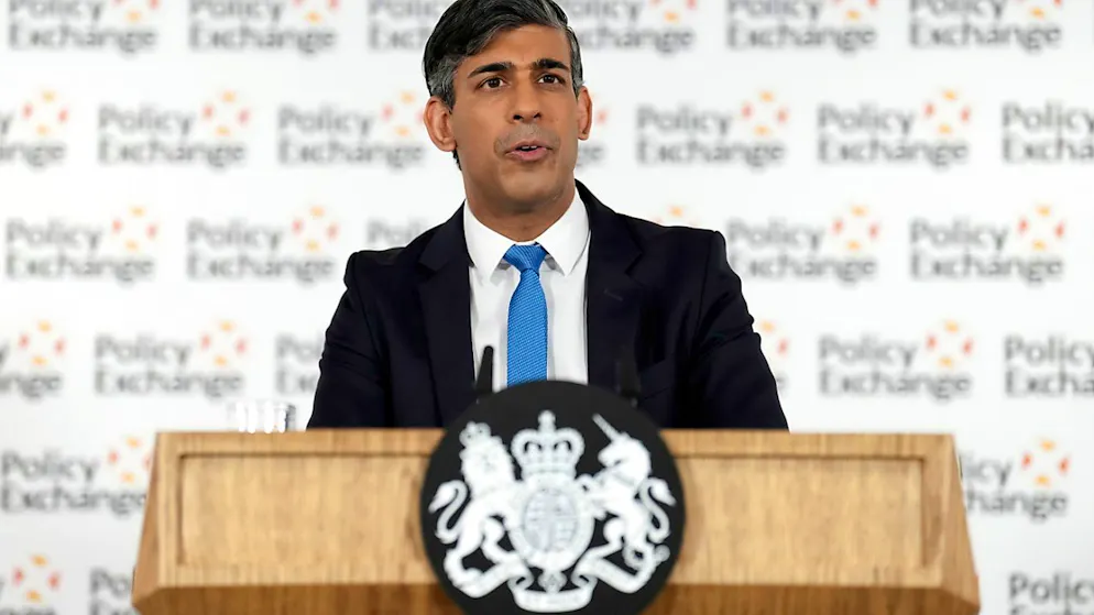 Der britische Premierminister Rishi Sunak hält eine Rede. Foto: Carl Court/Getty Images Pool/AP/dpa