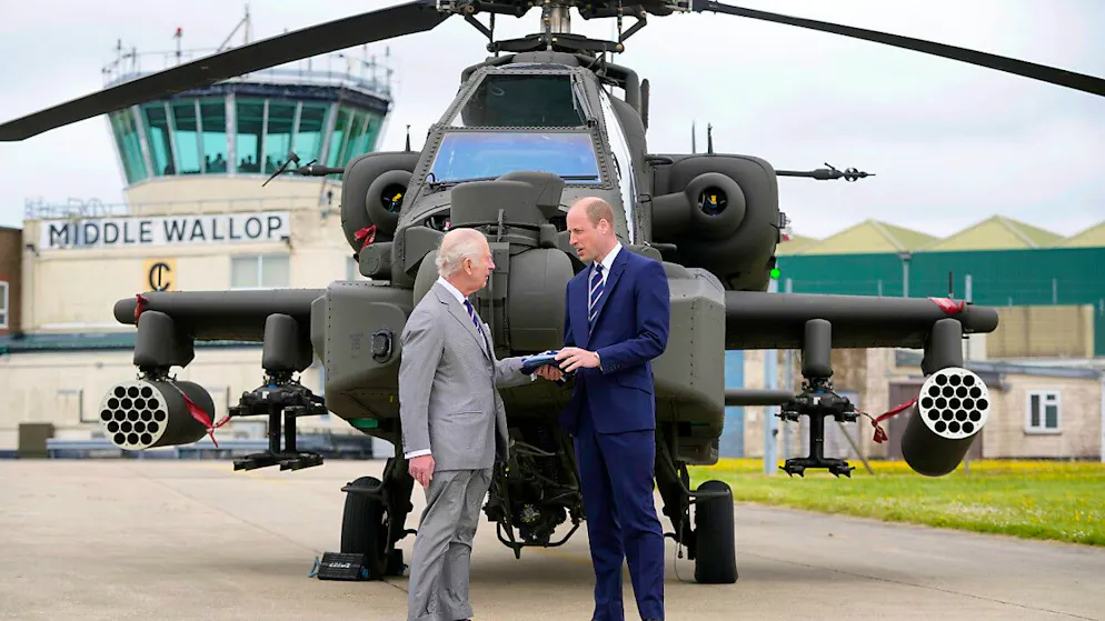 Oberst des Army Air Corps. König Charles gibt einen militärischen Titel an William ab