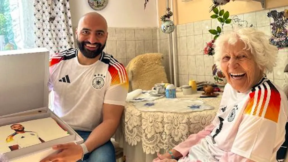 Kader-Bekanntgabe mal anders. 93-jährige «Oma Lotti» enthüllt EM-Spieler für Deutschland
