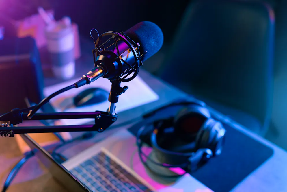 Les podcasts sur le bien (ou le mal)-être font partie des plus écoutés en France depuis le Covid.