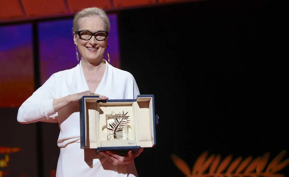 Meryl Streep erhält die Ehrenpalme d'Or während der Eröffnungszeremonie des 77. Internationalen Filmfestivals in Cannes, Südfrankreich, Dienstag, 14. Mai 2024.