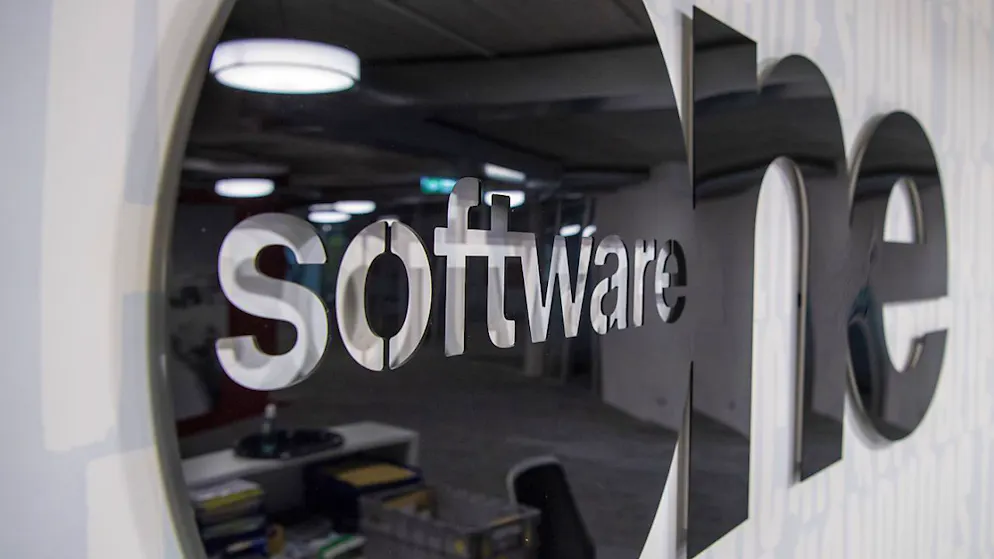 Das Logo von SofwareOne am Hauptsitz in Stans NW. (Archivaufnahme)