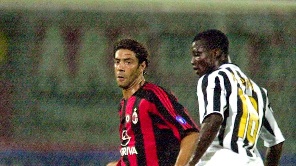 Rui Costa quando jogava no Milan (esquerda).