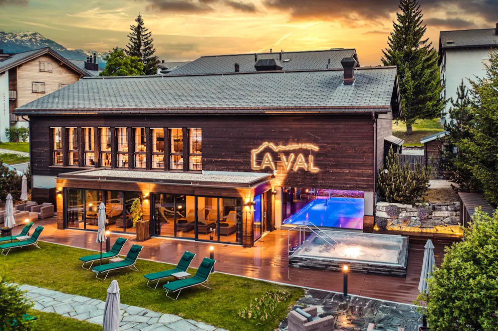 Viersterne-Hotel La Val in Brigels. Das Berg-Hotel La Val befindet sich in Brigels in Graubünden – rund zwei Autostunden von Zürich oder St. Gallen aus entfernt.