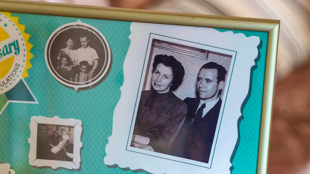 102-Jähriger und 98-Jährige feiern in Deutschland 80. Hochzeitstag - Gallery. Ein Foto aus den 50er Jahren zeigt Ursula und Gottfried Schmelzer. Die Fotos von der Hochzeit des Paares sind in den Wirren des 2. Weltkriegs abhanden gekommen.